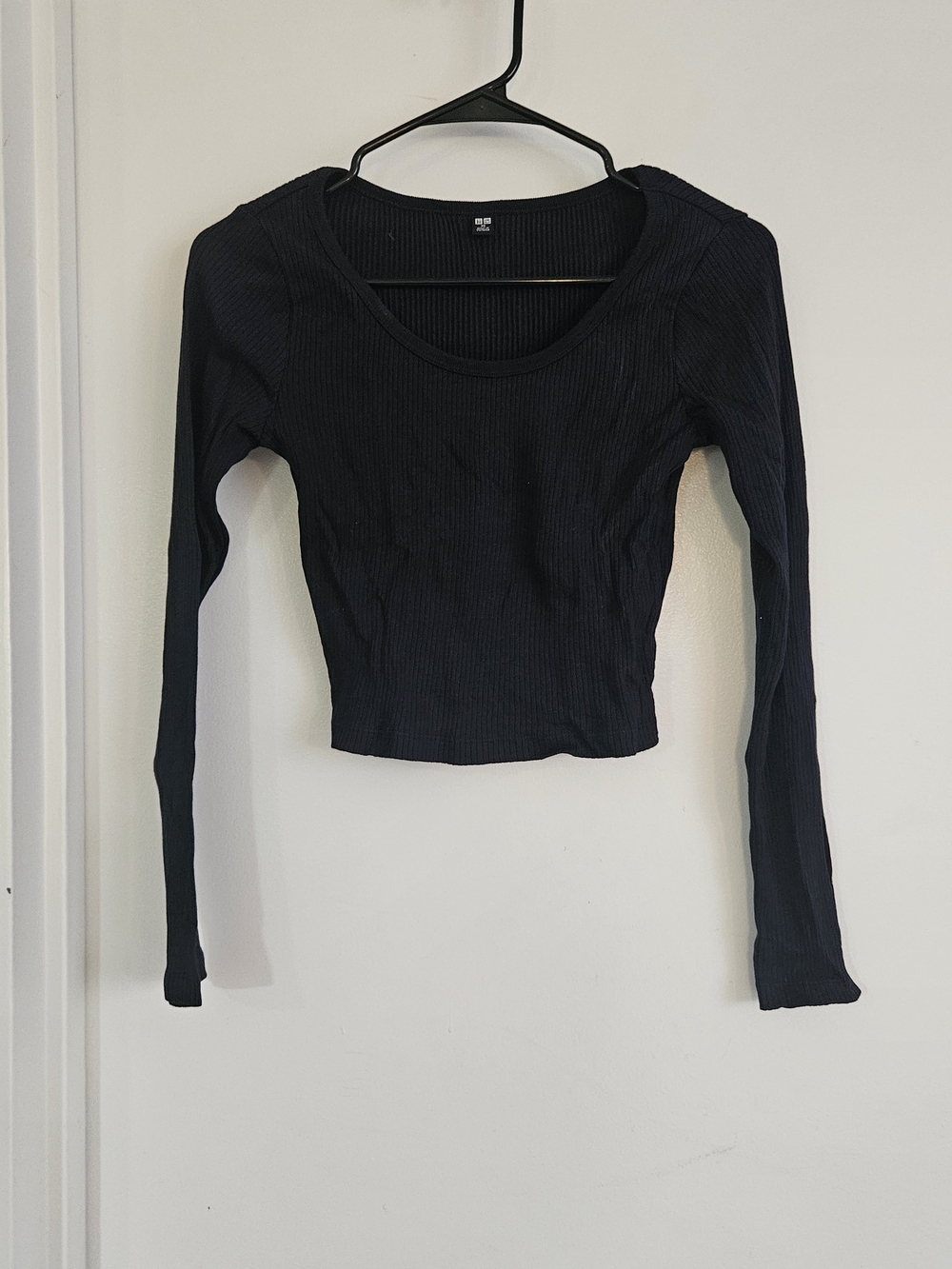 Uniqlo Navy Scoop Neck Ribbed Long Sleeve Crop Top